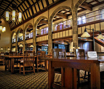 美国圣母大学法律图书馆