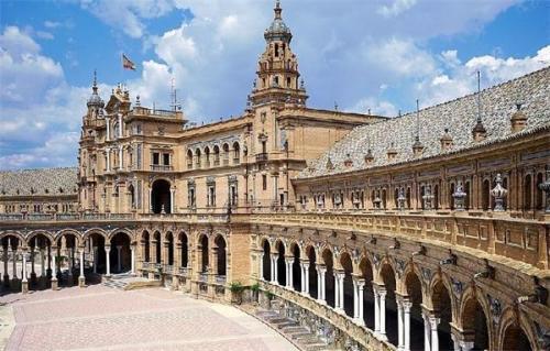 西班牙某大学学费突涨逾五倍 众留学生不满
