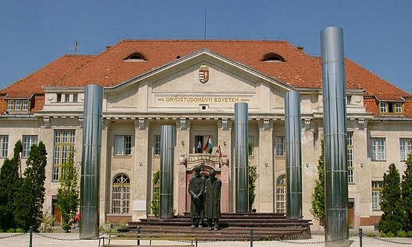 高中生入读匈牙利德布勒森大学人文学院