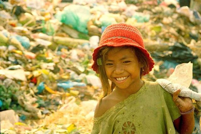 知识改变命运：那个生活在垃圾堆里的女孩，已经长大了