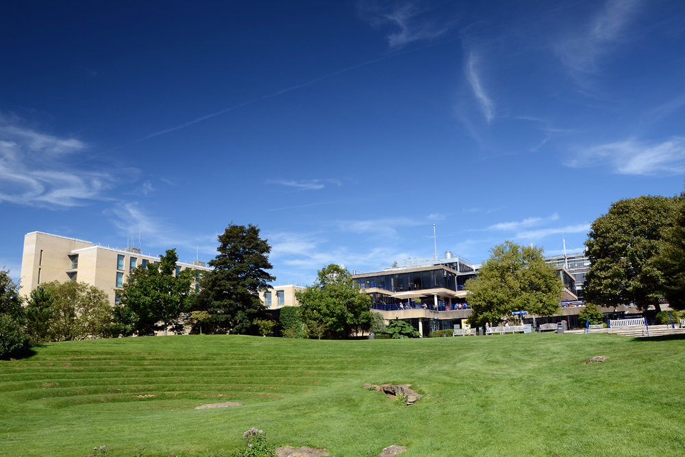 英国巴斯大学